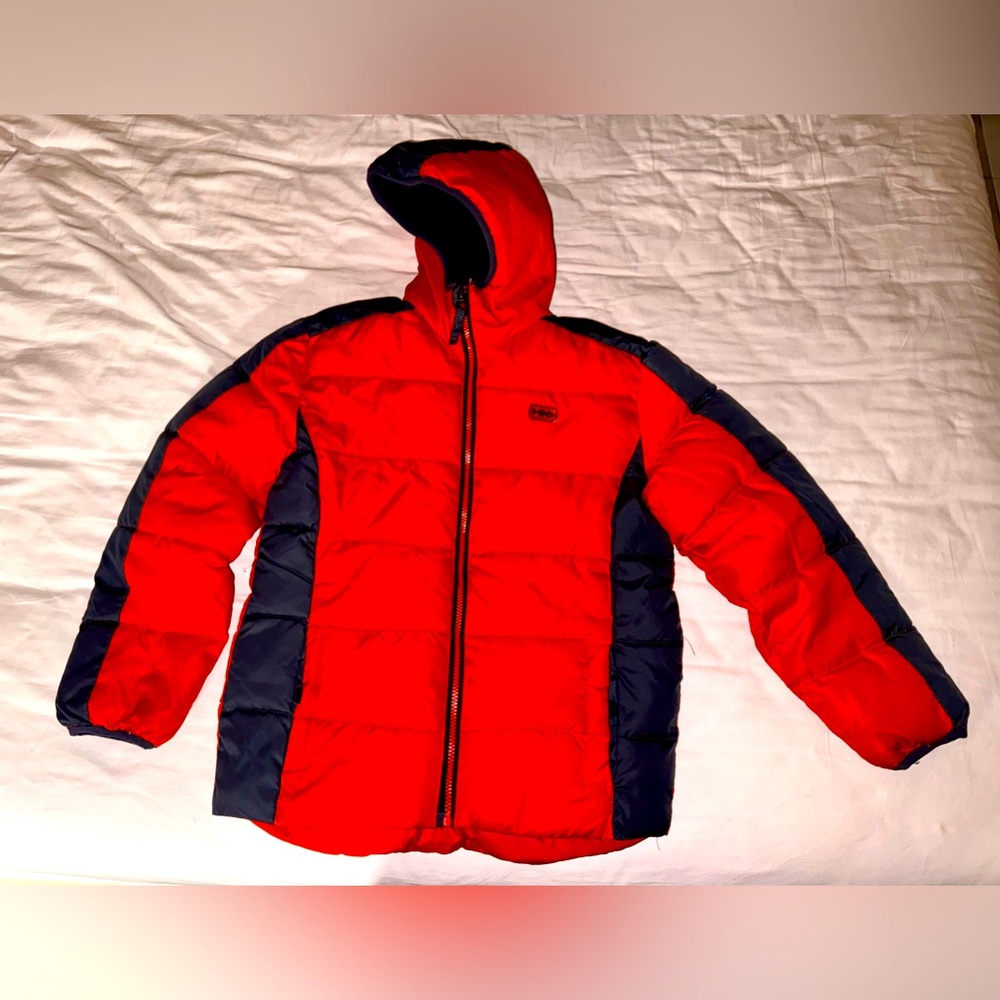Like new condition HAWKE &Co
Winter jacket for big kids size 10/12